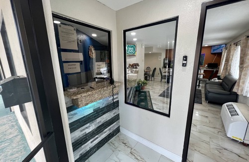 Roanoke Hotel | Key West Inn - Roanoke