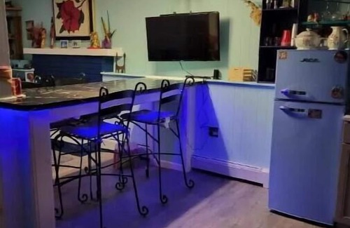 West Mystic House | Key West inspired 1BR/1BA walking distance to historic downtown Mystic