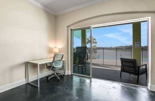 Fairvilla House | Key West LAKEFRONT Villa Close to Universal/Disney!