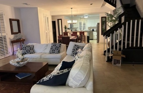 Alice Town House | Key West Style Beach Front House 3bed/3bath-60Ft Dock slip Mega Marina-Extra Fee