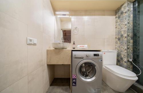 Arzakan Apartment | KeyGo Studio #0183 next to the Cascade