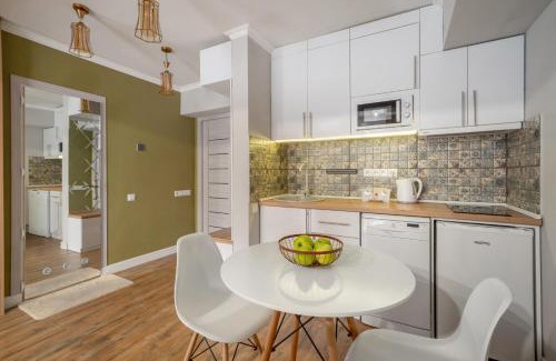 Arzakan Apartment | KeyGo Studio #0183 next to the Cascade