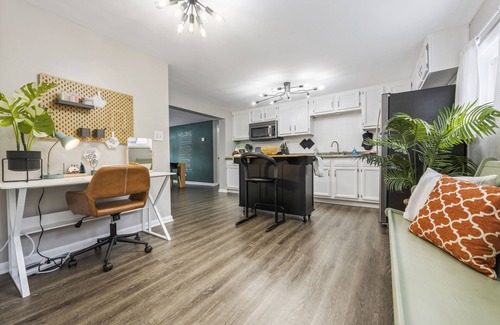 Geneva Apartment | Keyless, KING bd, WIFI, desk, Fox River Bike Trail, near MetraTrain
