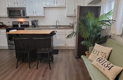 Geneva Apartment | Keyless, KING bd, WIFI, desk, Fox River Bike Trail, near MetraTrain