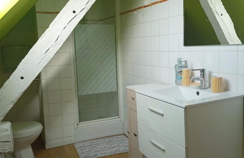 Conie-Molitard House | Keymaï, bel endroit dans la vallée de la Conie, CHAMBRE chez l'habitant