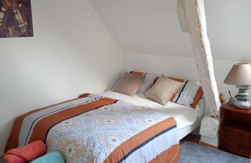 Conie-Molitard House | Keymaï, bel endroit dans la vallée de la Conie, CHAMBRE chez l'habitant