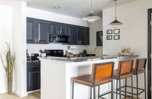 Lakeside Village Condo | Keystone Lake w/MTN View | Pool+Hot Tub+Gym+Sauna