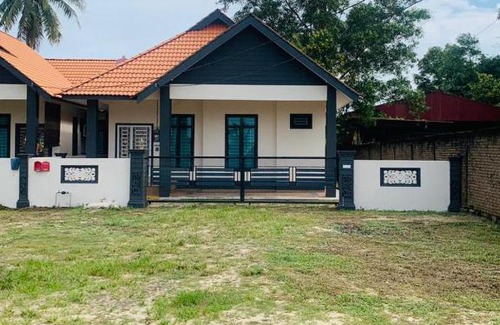 Kampung Telaga Batin House | KH HOMESTAY