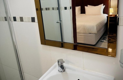 Tshwane House | Khami Guesthouse