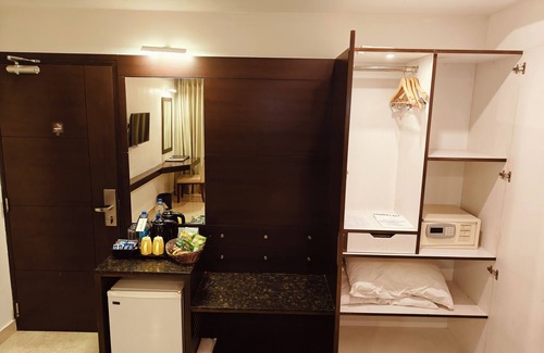 Vellore Hotel | Khanna Fiesta, A Bergamont Hotel - Vellore