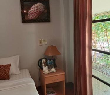 Khlong Sok Cabin | Khao Sok River & Jungle Bungalow