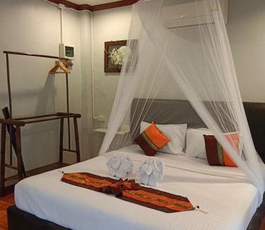 Khlong Sok Cabin | Khao Sok River & Jungle Bungalow