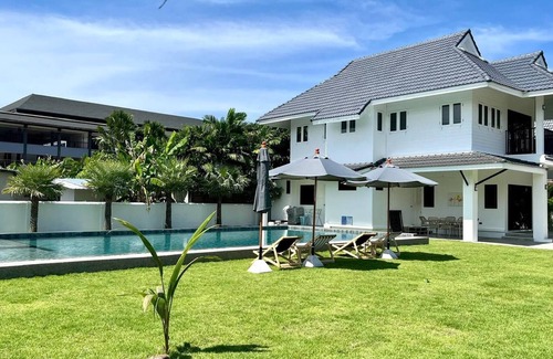 Khuekkhak Apartment | Khaolak Home - Large 16 Meters Lap Swimming Pool with 500Mbps private WIFI