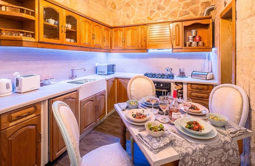 Birgu House | Kharmen - Birgu AD 1565 House of Character with views of the Sea and Valletta