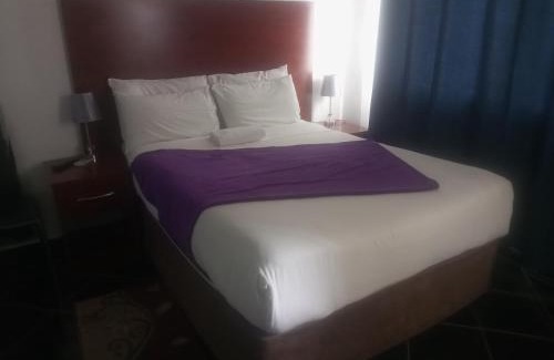 Mahalapye House | Khayalami Guest House