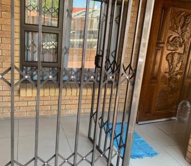 Greater Johannesburg Metropolitan Area Bed & Breakfast | Khosana travel and tours