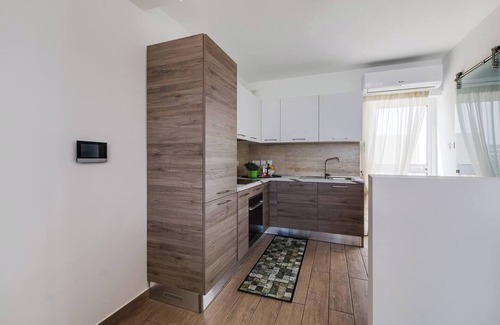 St. Paul's Bay Apartment | Kick back and relax in this calm, stylish space