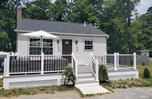 Whitesboro House | Kick back and relax in this calm, stylish home. Luxury newly renovated property