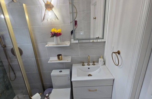 Whitesboro House | Kick back and relax in this calm, stylish home. Luxury newly renovated property