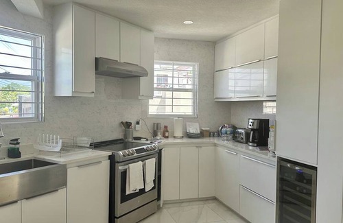 Prospect House | Kick back and relax in this calm, stylish space