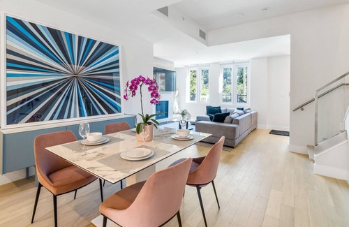 Horseshoe Bay House | Kick back and relax in this calm stylish townhome with the whole family in West!