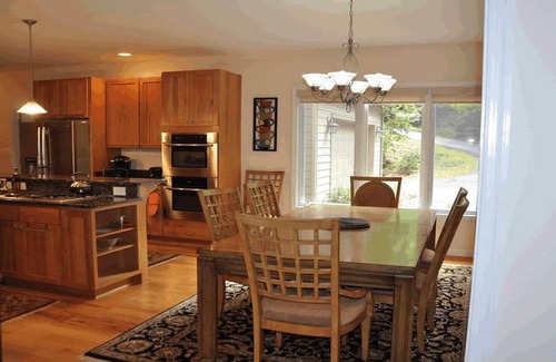 Deer Springs House | Kick back at Virginia’s premier ski and golf resort