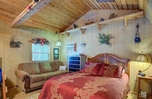 Emory Cabin | Kick Back @ Lake Fork