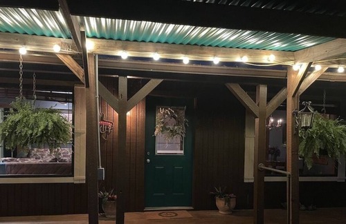 Trinity Cabin | Kick back, relax, chill out and enjoy the lakeside lifestyle!