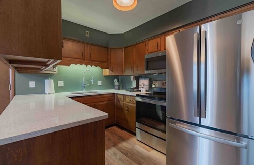 Van Wert House | Kick off your shoes and relax with the whole family at this peaceful 1970’s ranch
