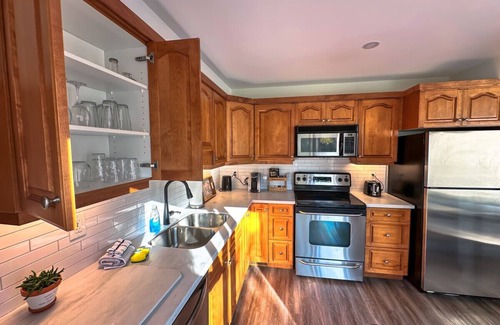 Collingwood House | Kickback in Beautiful tranquil centrally located condo