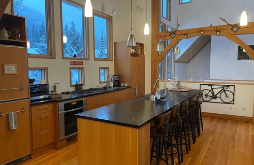 Golden Ski Chalet | Kicking Horse Gem-Best Views on the Mountain