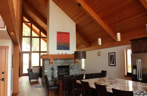 Golden Ski Chalet | Kicking Horse ski Chalet Great views,2 wood fires, hot tub, sauna, heated floor