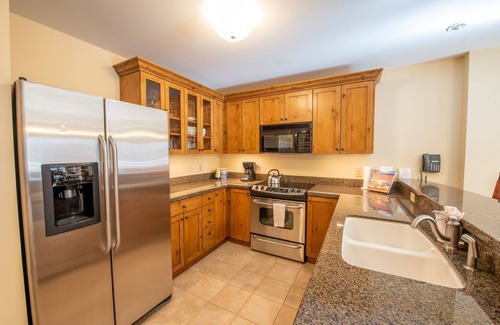 Crested Butte Condo | Kid-Friendly 2 bedroom/3 bathroom condo - Slopeside - No Cleaning Fee! by RedAwning