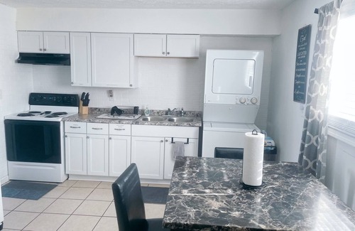Indianapolis House | Kid Friendly 2 Bedroom Home with Washer & Dryer