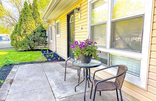 Indianapolis House | Kid Friendly 2 Bedroom Home with Washer & Dryer