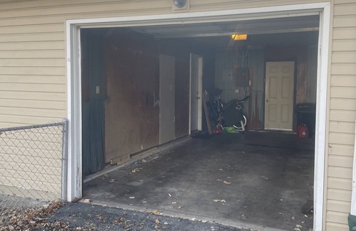 Indianapolis House | Kid Friendly 2 Bedroom Home with Washer & Dryer