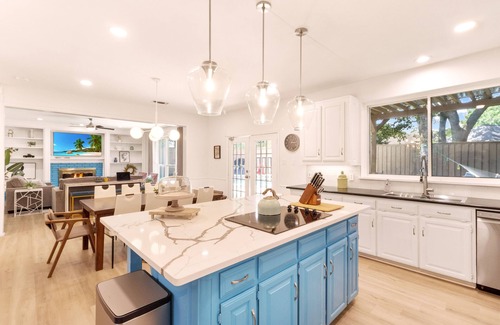 Lewisville House | Kid-Friendly Backyard, Pool & Game Room – Ideal for Families & Lg Grp - Slps 15