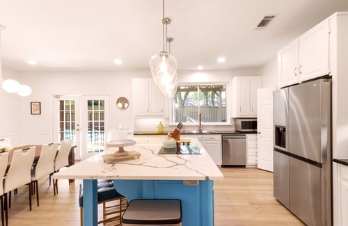 Lewisville House | Kid-Friendly Backyard, Pool & Game Room – Ideal for Families & Lg Grp - Slps 15