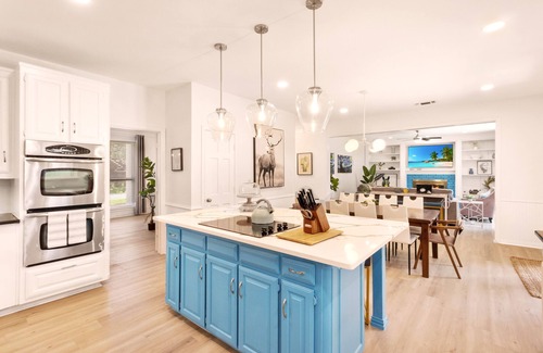 Lewisville House | Kid-Friendly Backyard, Pool & Game Room – Ideal for Families & Lg Grp - Slps 15
