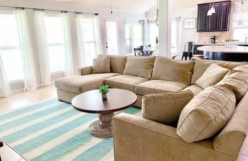 College Park House | Kid-Friendly Beautiful Home in Conroe/The Woodlands