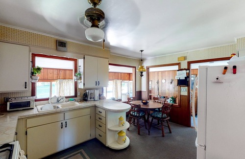 Southold House | Kid-Friendly Home near the Ocean with Private Gas Grill, Fast WiFi, and Cable