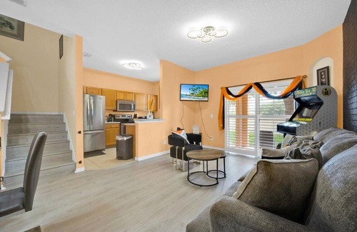 Davenport House | Kid Friendly, Home Theatre, Pool, Lazy River, Close to Disney