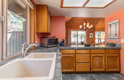 Sunriver House | Kid friendly, Hot tub, dog welcome, portable ac, Bikes, games! Perks included