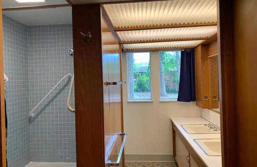 Dicken House | Kid-Friendly Midcentury House 1.2 Miles to Stadium
