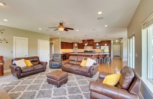 Eltopia House | Kid-Friendly Pasco Farmhouse w/Playset, Game Room