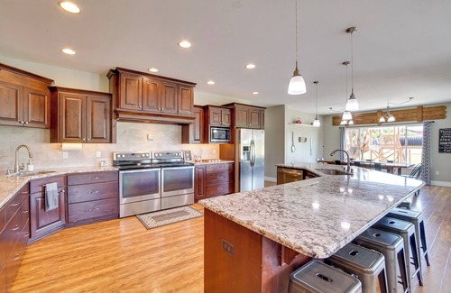 Eltopia House | Kid-Friendly Pasco Farmhouse w/Playset, Game Room