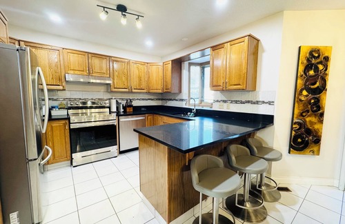 West Edmonton House | Kid's Paradise 4BR Home |Near West Edmonton Mall|AntonyHenday|A/C| Kingbed|Cribs