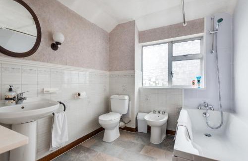 Kidlington House | Kidlington 3 BR House with parking & large garden