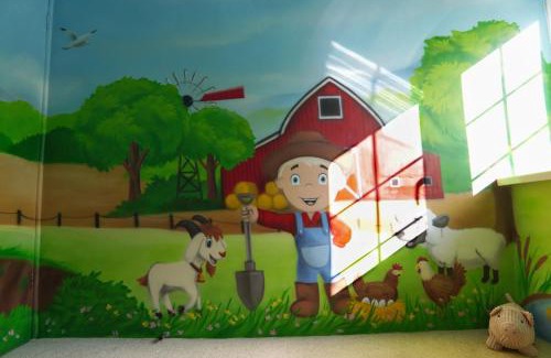 Holsworthy House | Kids Fun Farm Themed Bedroom in Cosy Cob Cottage