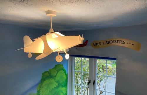 Holsworthy House | Kids Fun Farm Themed Bedroom in Cosy Cob Cottage